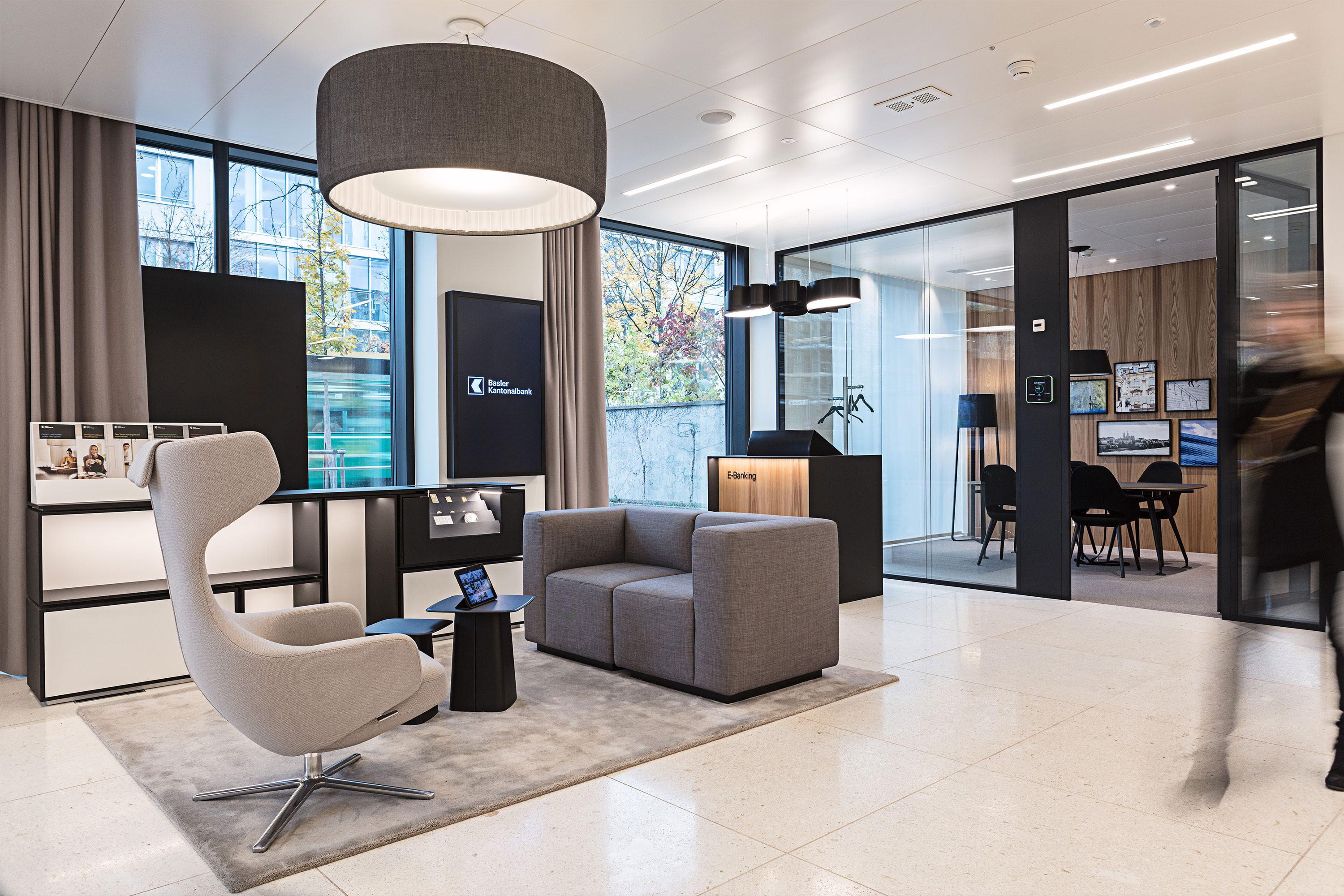 Aufnahme der Kunden-Lounge in einer Filiale der BKB Basler Kantonalbank